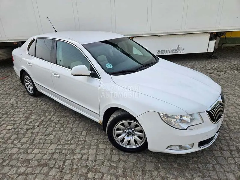 Skoda Superb 2009 photo 4