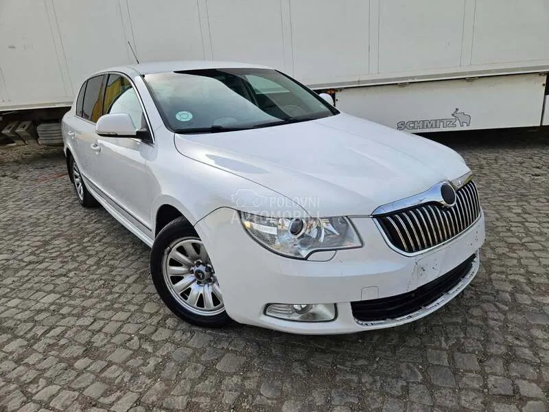 Skoda Superb 2009 photo 2