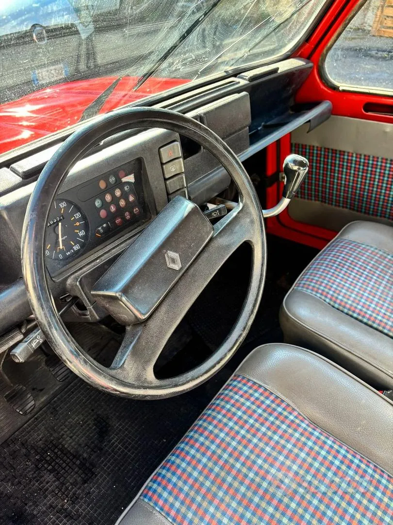 Renault 4 1985 photo 3