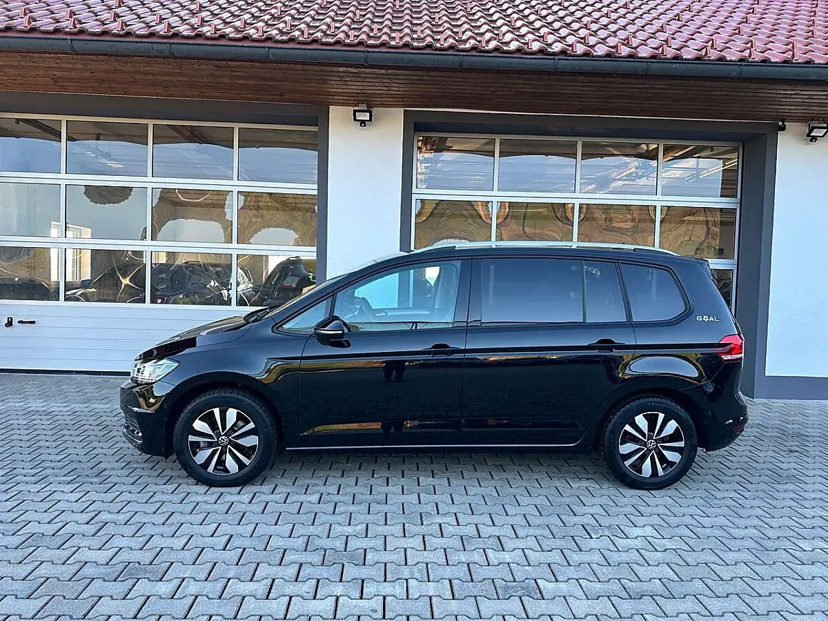 Volkswagen Touran 2025 photo 2