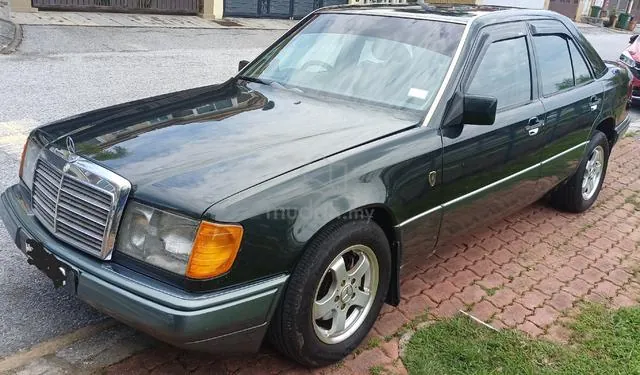 Mercedes-Benz 230E