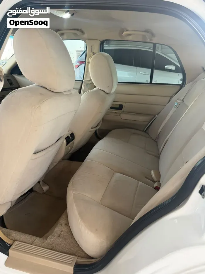 Ford Crown Victoria 2012 photo 4