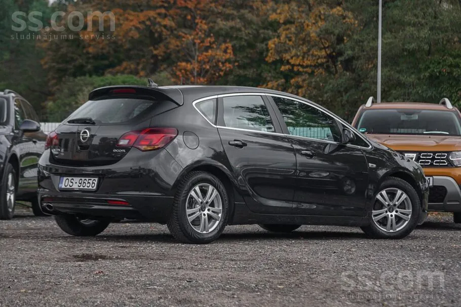 Opel Astra 2011 photo 4