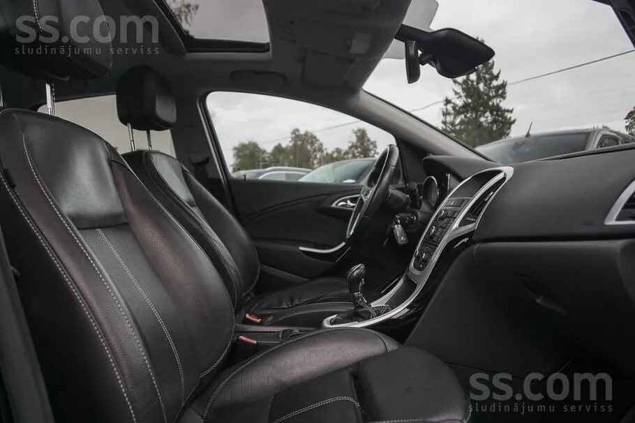 Opel Astra 2011 photo 5