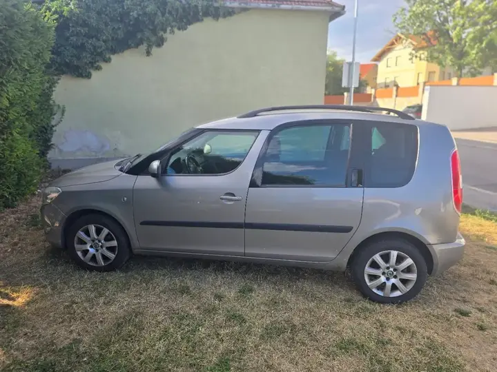 Skoda Roomster 2011 photo 3
