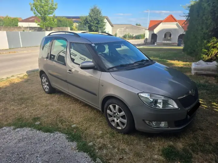 Skoda Roomster 2011 photo 2
