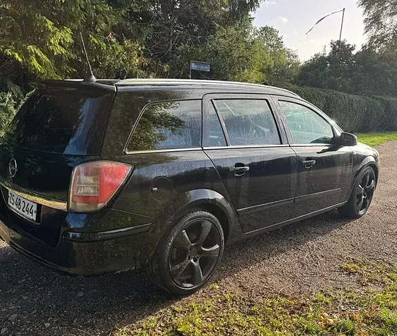 Opel Astra 2009 photo 4