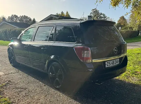 Opel Astra 2009 photo 2