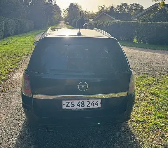Opel Astra 2009 photo 3