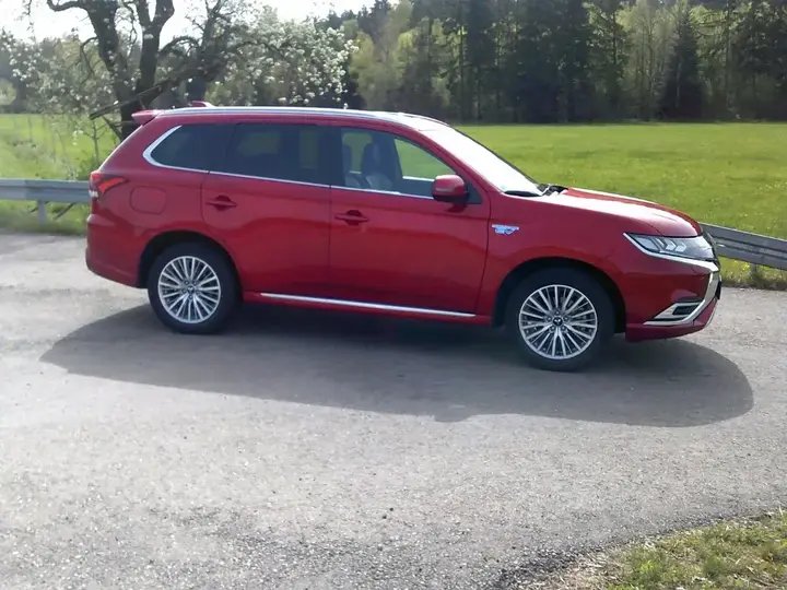 Mitsubishi Outlander 2019 photo 2