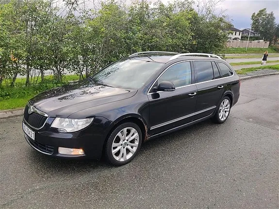 Skoda Superb 2011 photo 2