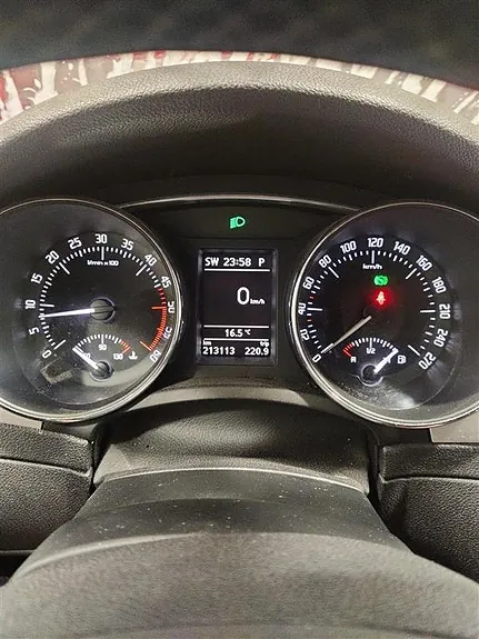 Skoda Superb 2011 photo 5