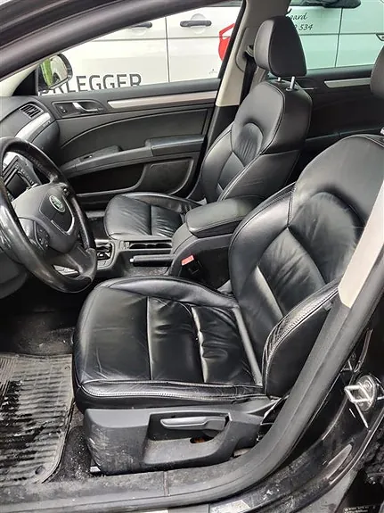 Skoda Superb 2011 photo 3