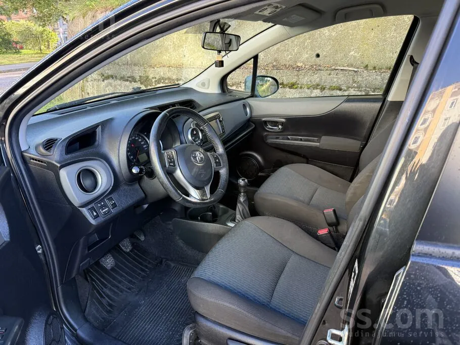 Toyota Yaris 2012 photo 5
