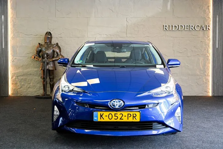 Toyota Prius 2018 photo 2