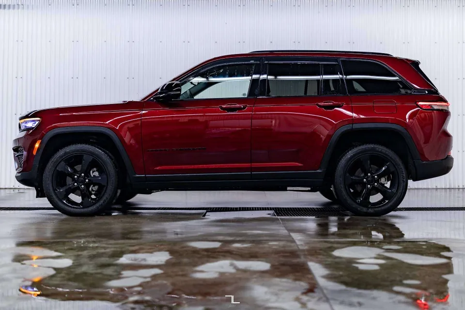 Jeep Grand Cherokee 2023 photo 3