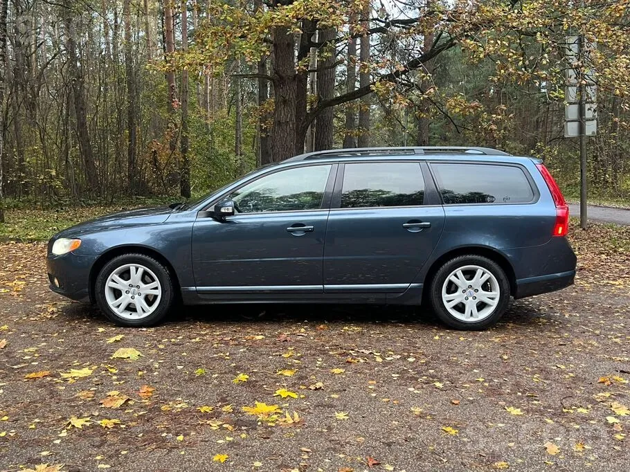 Volvo V70 2009 photo 2
