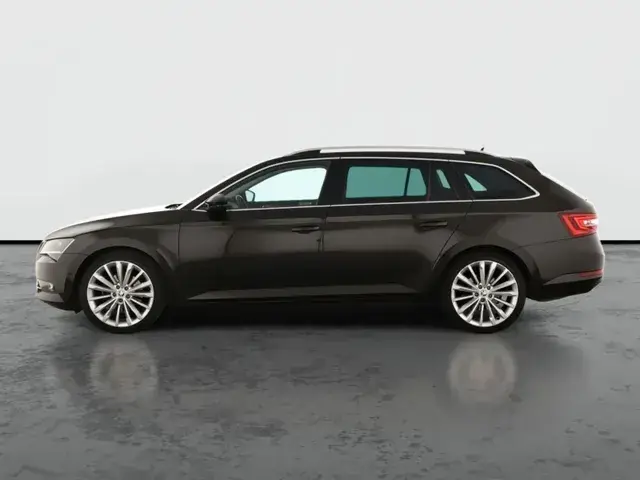 Skoda Superb Combi 2018 photo 2