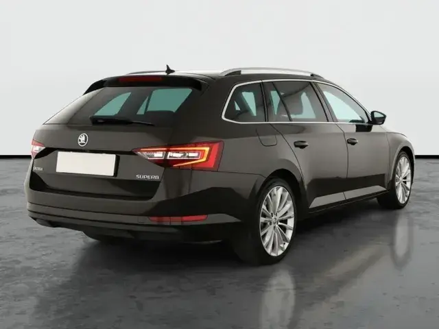 Skoda Superb Combi 2018 photo 4