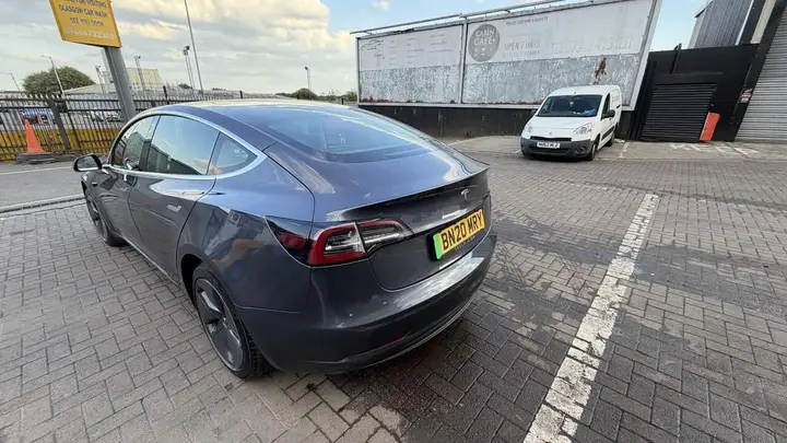 Tesla Model 3 2020 photo 4