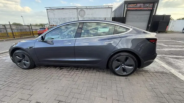 Tesla Model 3 2020 photo 2