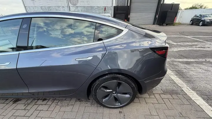 Tesla Model 3 2020 photo 3