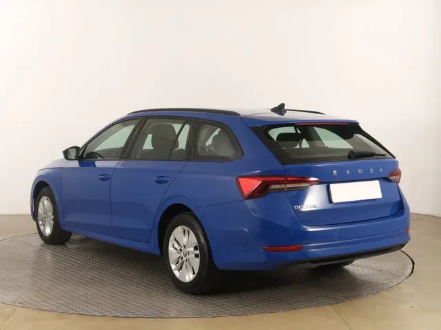 Skoda Octavia Combi 2023 photo 3
