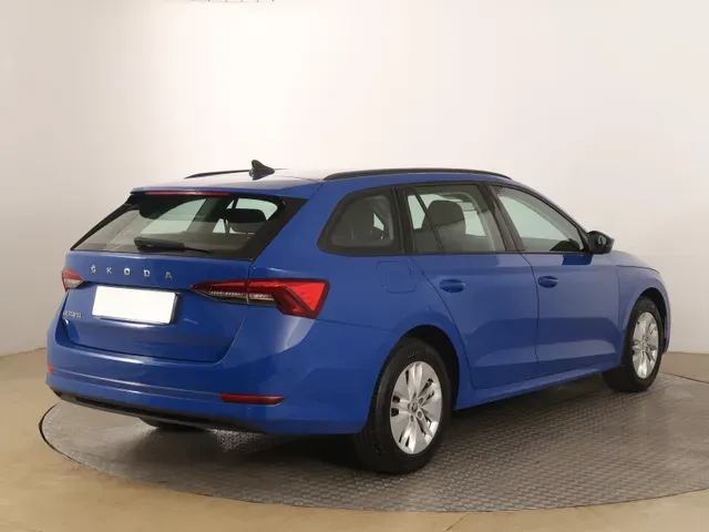 Skoda Octavia Combi 2023 photo 4