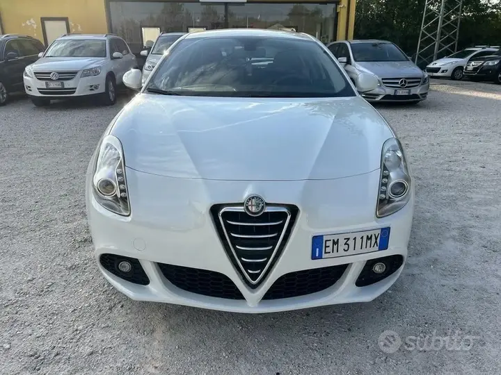 Alfa Romeo Giulietta 2012 photo 2