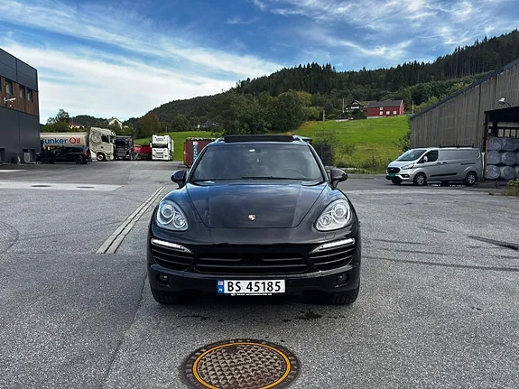 Porsche Cayenne 2012 photo 2