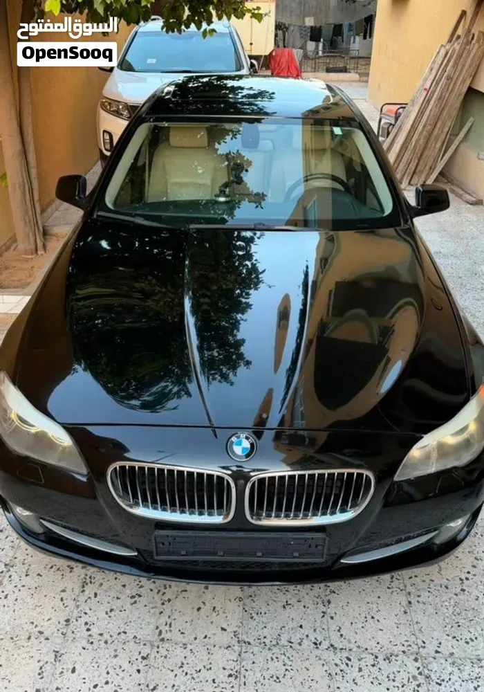 BMW 5 Series 2011 photo 2