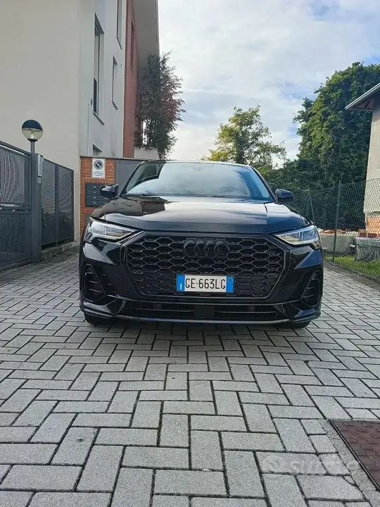 Audi Q3 2021 photo 2