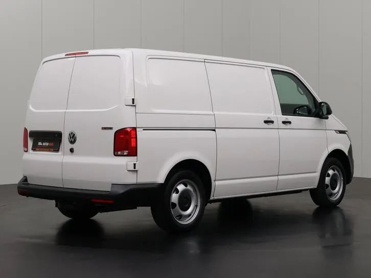 Volkswagen Transporter 2022 photo 2