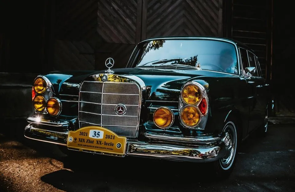 Mercedes-Benz W111