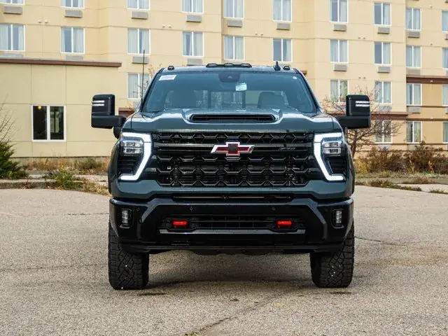 Chevrolet Silverado 2026 photo 3