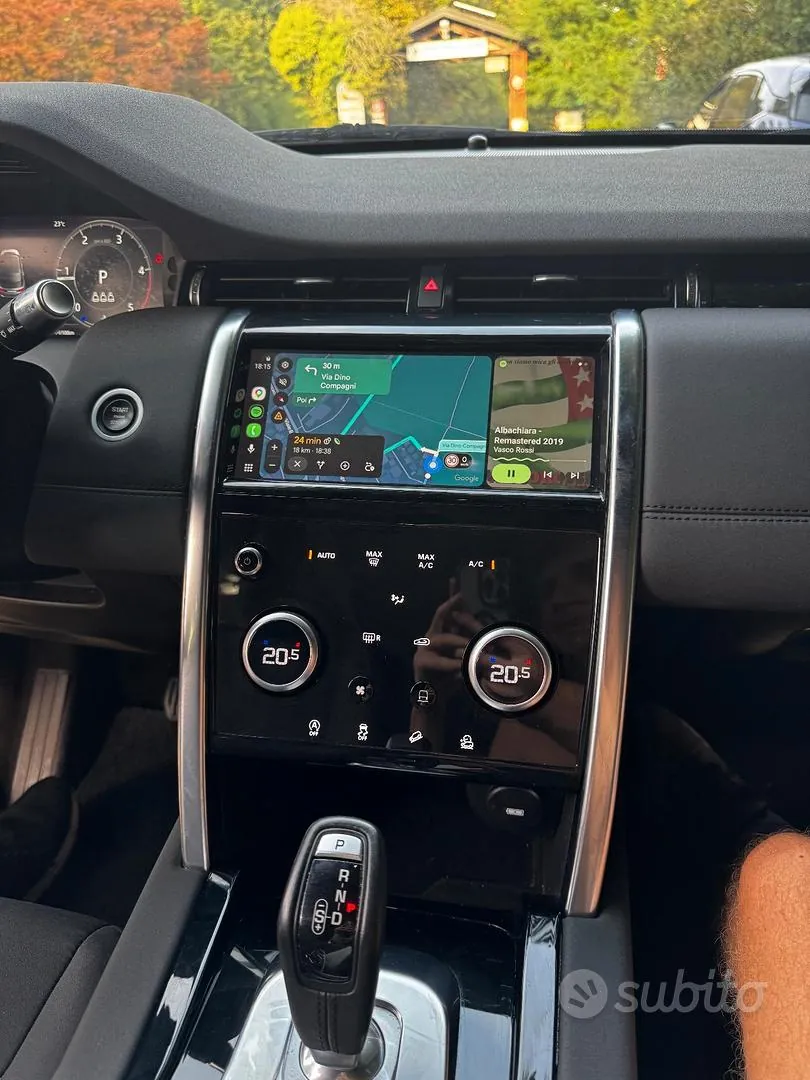 Land Rover Discovery Sport 2020 photo 2