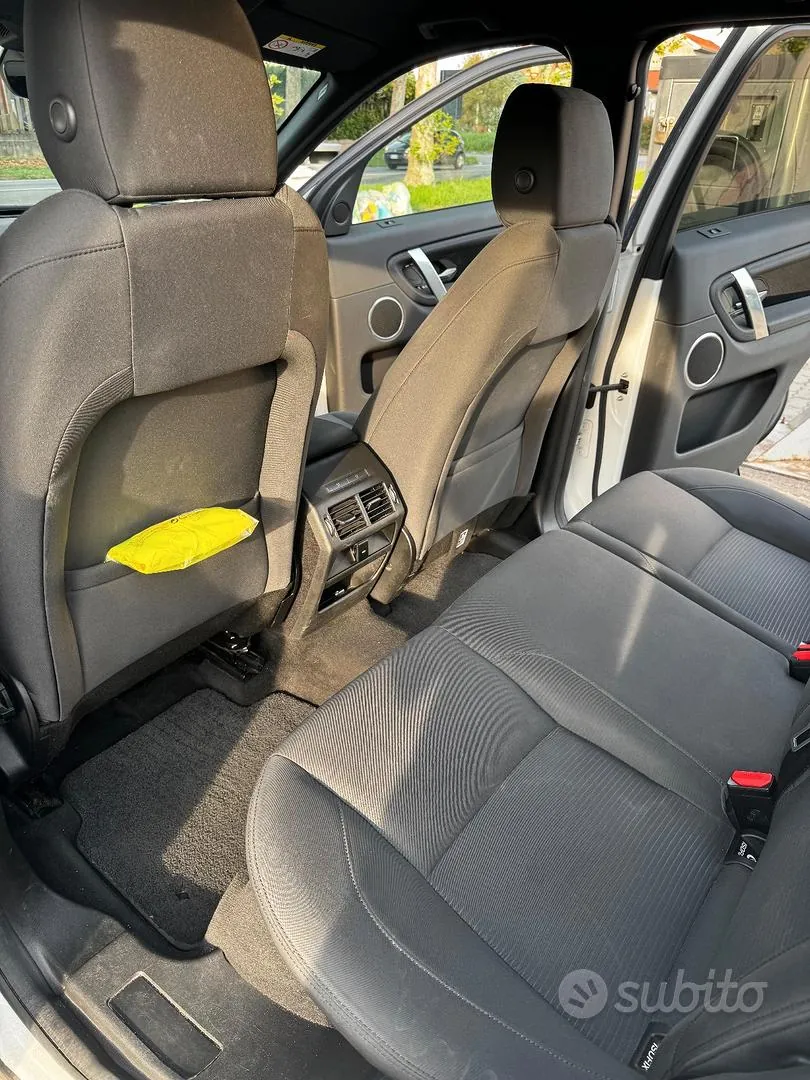 Land Rover Discovery Sport 2020 photo 3
