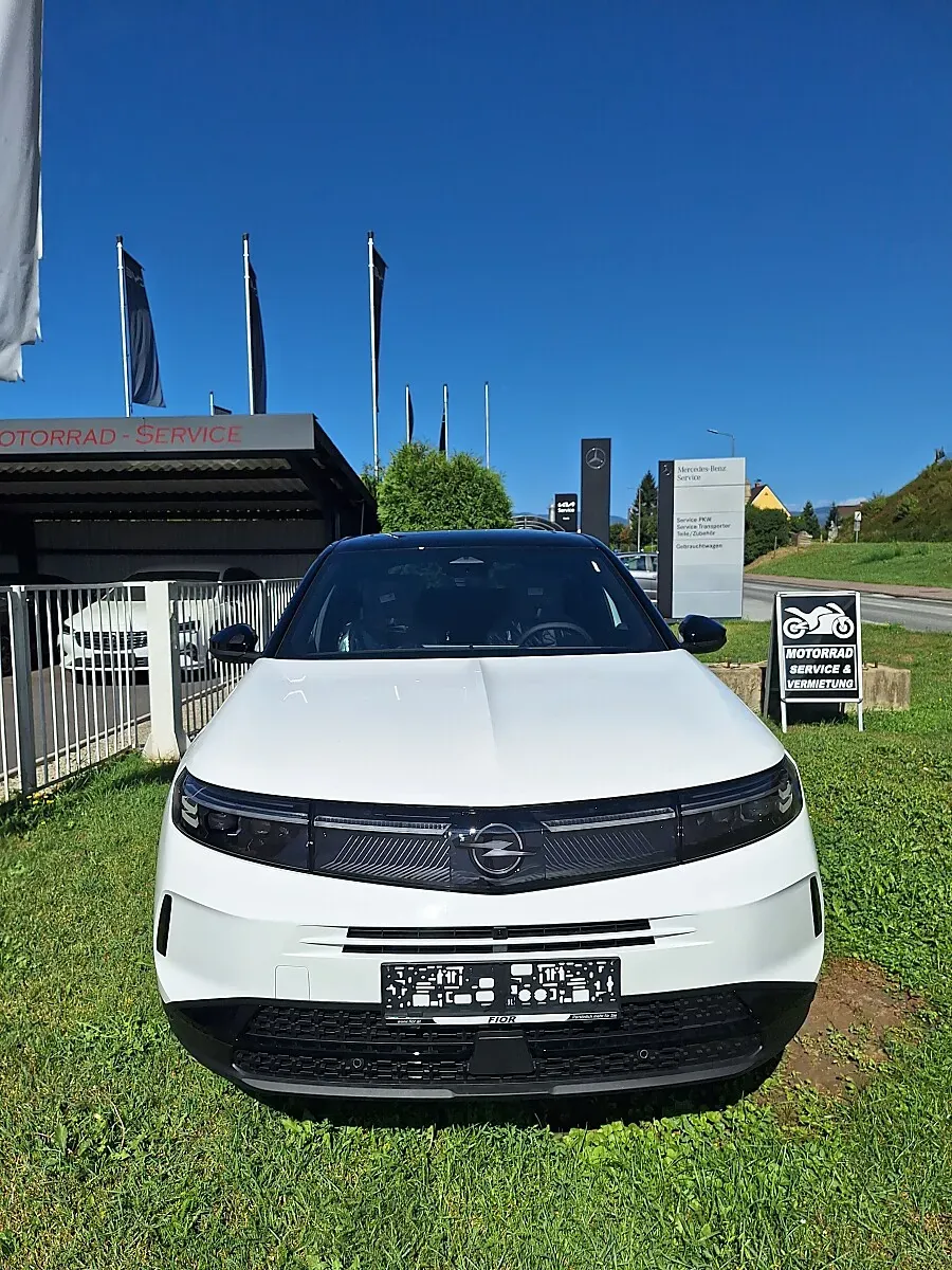 Opel Grandland photo 2