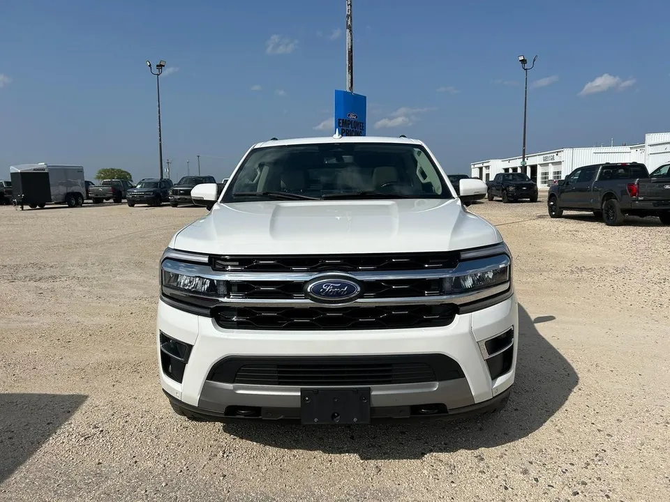 Ford Expedition 2023 photo 2