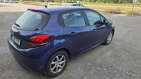 Peugeot 208 2015 photo 4