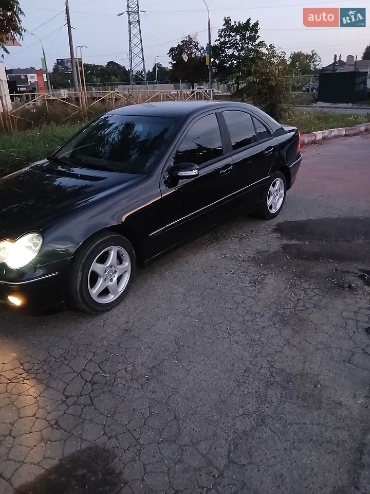 Mercedes-Benz C-Class 2005 photo 2