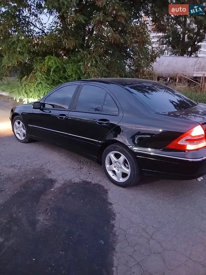 Mercedes-Benz C-Class 2005 photo 3