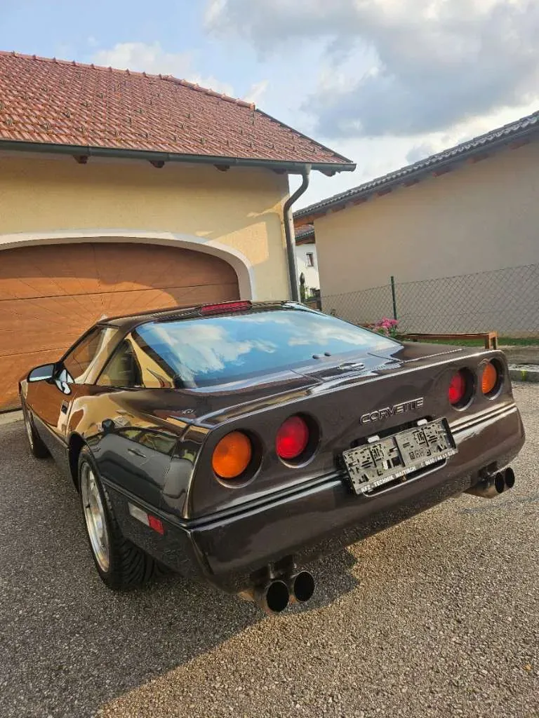 Chevrolet Corvette 1990 photo 2