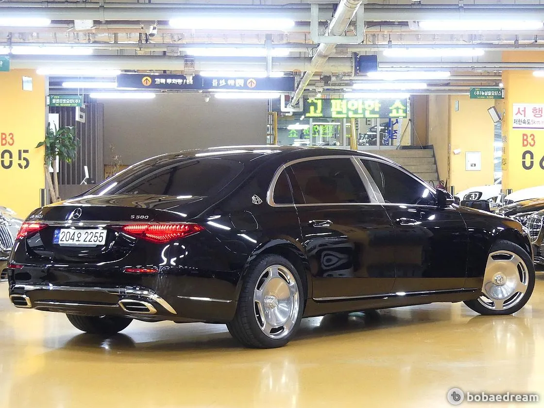 Mercedes-Benz Maybach S580 2023 photo 3