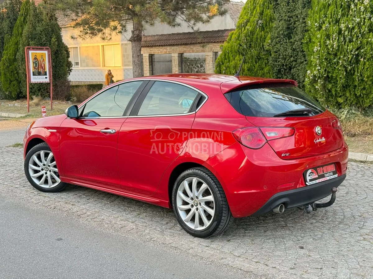 Alfa Romeo Giulietta 2011 photo 4
