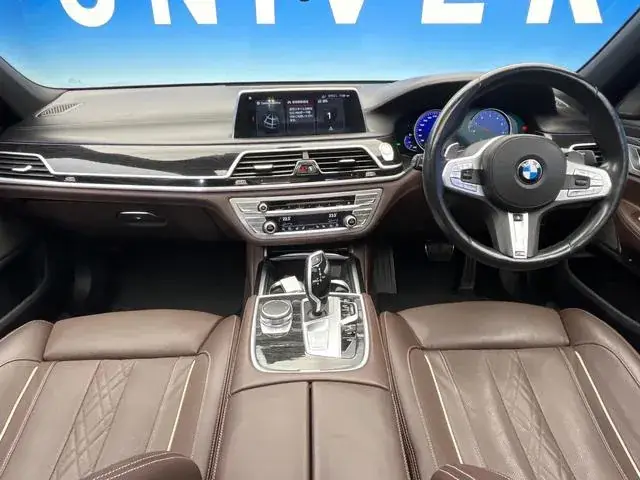 BMW 7 Series 2019 photo 2