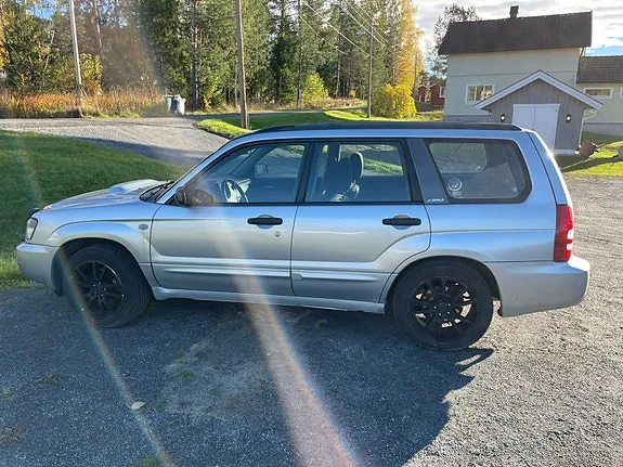 Subaru Forester 2004 photo 2