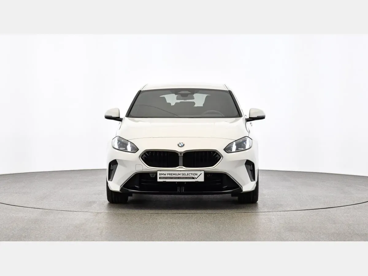 BMW 1 Series 2025 photo 3