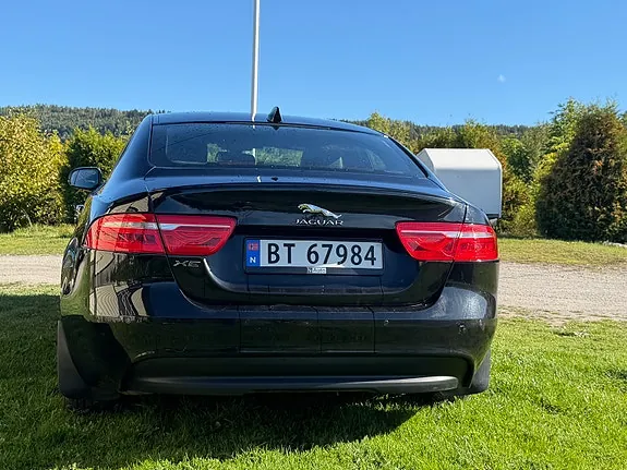 Jaguar Xe 2017 photo 4