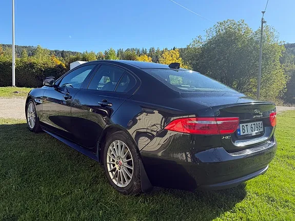 Jaguar Xe 2017 photo 5